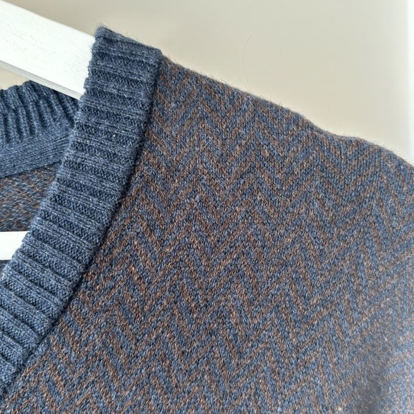 NWT - Men’s Eddie Bauer Cotton/Cashmere V-Neck Sweater - Picture 2 of 6